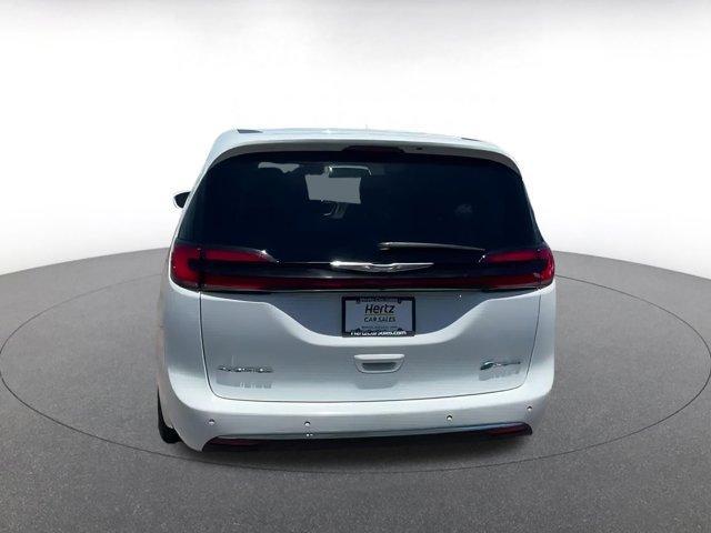 used 2022 Chrysler Pacifica Hybrid car, priced at $26,274