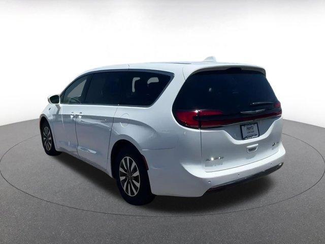 used 2022 Chrysler Pacifica Hybrid car, priced at $26,274