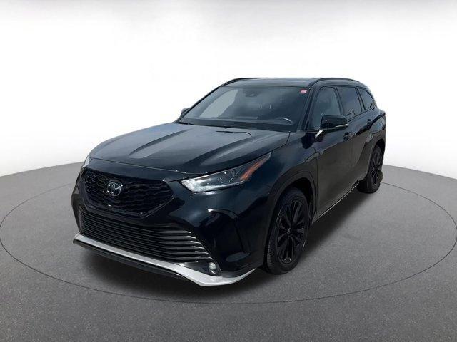 used 2024 Toyota Highlander car, priced at $40,626