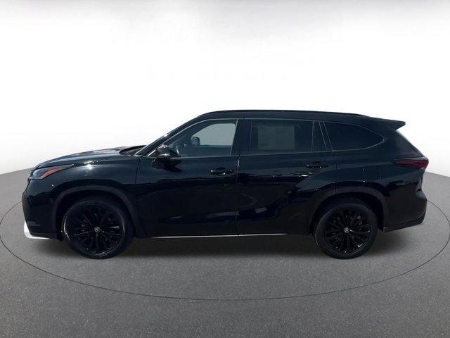 used 2024 Toyota Highlander car, priced at $40,626
