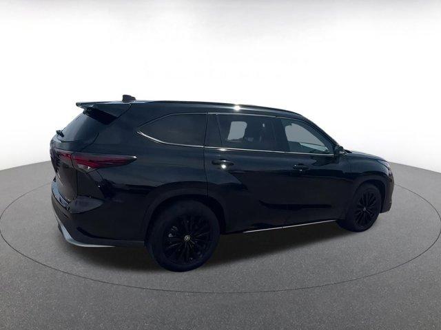 used 2024 Toyota Highlander car, priced at $40,626