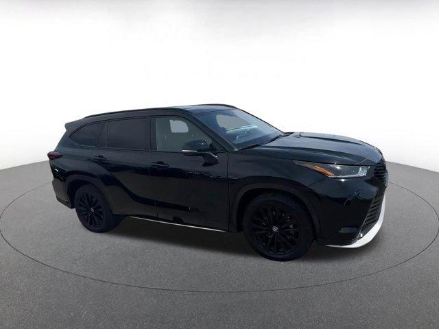 used 2024 Toyota Highlander car, priced at $40,626