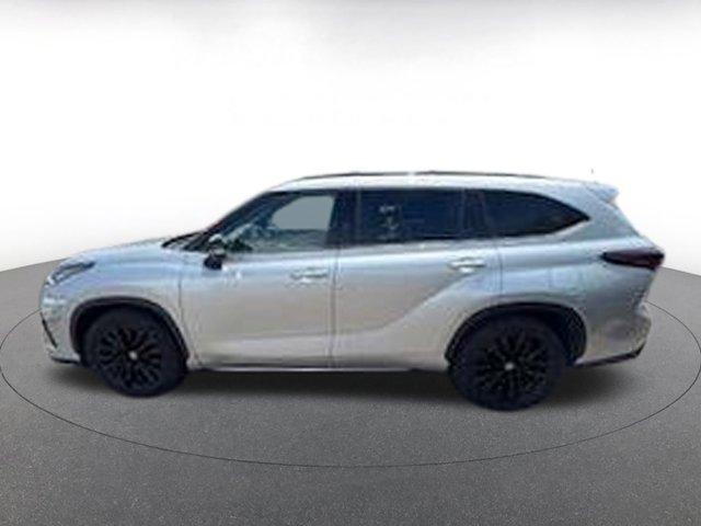 used 2024 Toyota Highlander car, priced at $42,146