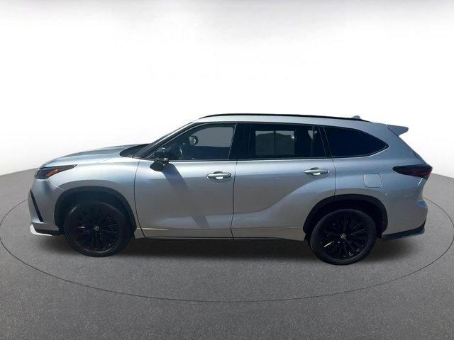 used 2024 Toyota Highlander car, priced at $42,046