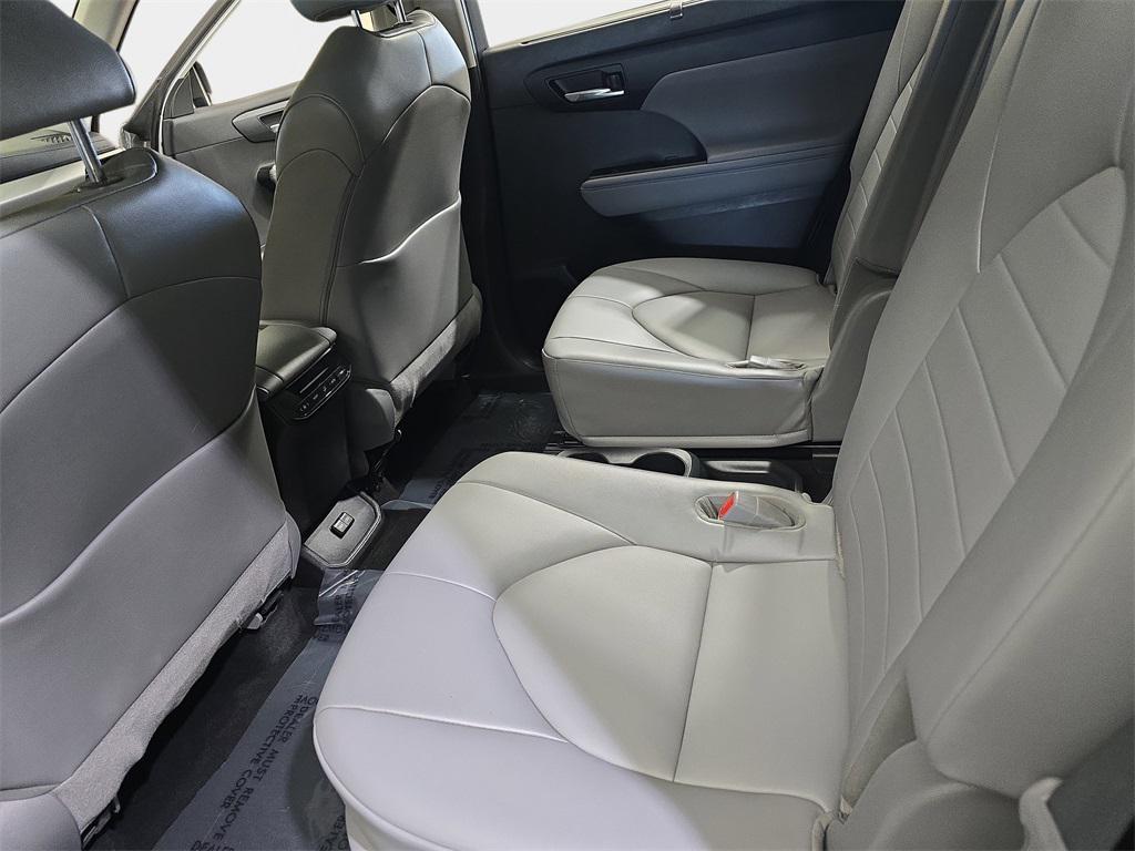 used 2022 Toyota Highlander car, priced at $35,350