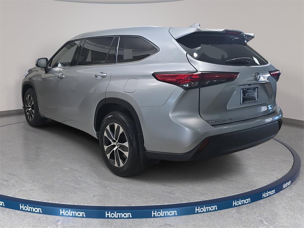 used 2022 Toyota Highlander car, priced at $35,350