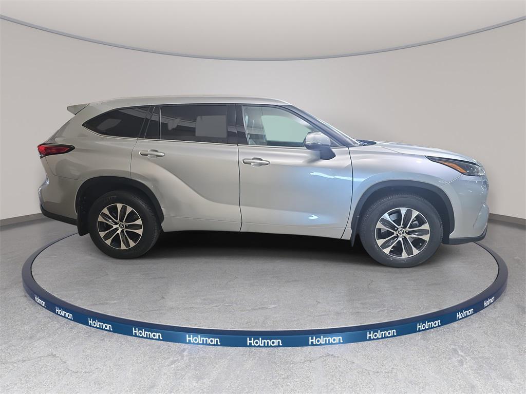 used 2022 Toyota Highlander car, priced at $35,350