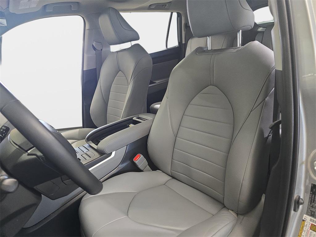 used 2022 Toyota Highlander car, priced at $35,350