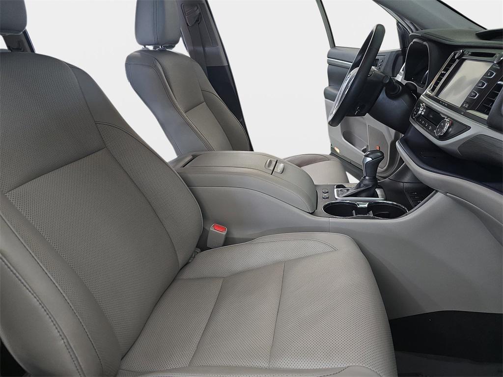 used 2019 Toyota Highlander Hybrid car, priced at $28,600