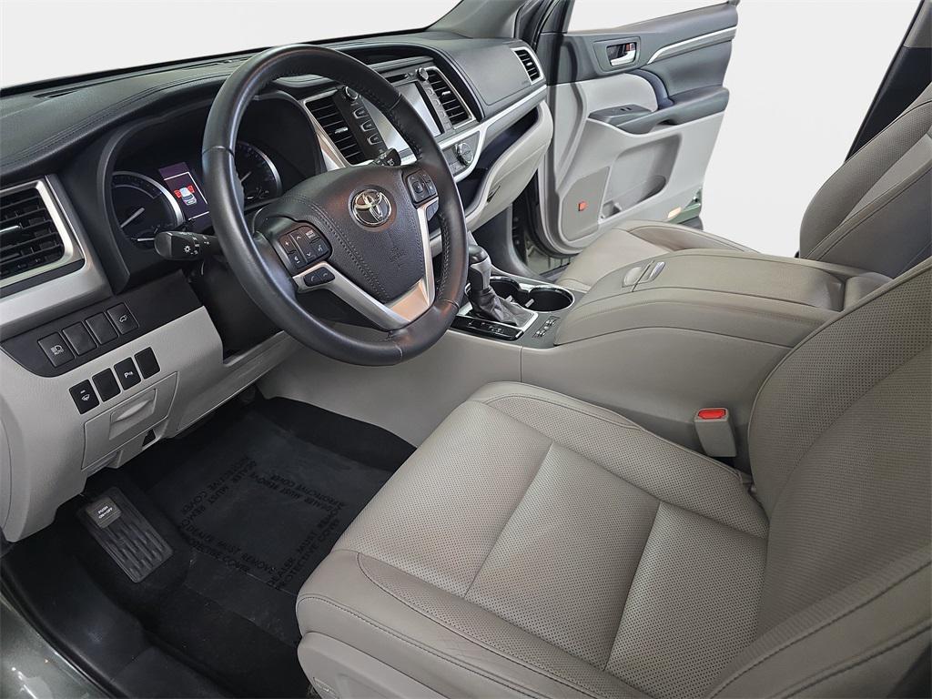 used 2019 Toyota Highlander Hybrid car, priced at $28,600