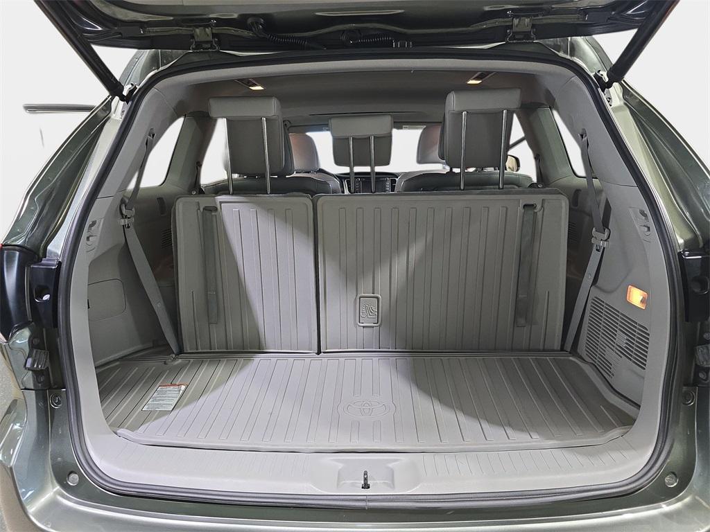 used 2019 Toyota Highlander Hybrid car, priced at $28,600