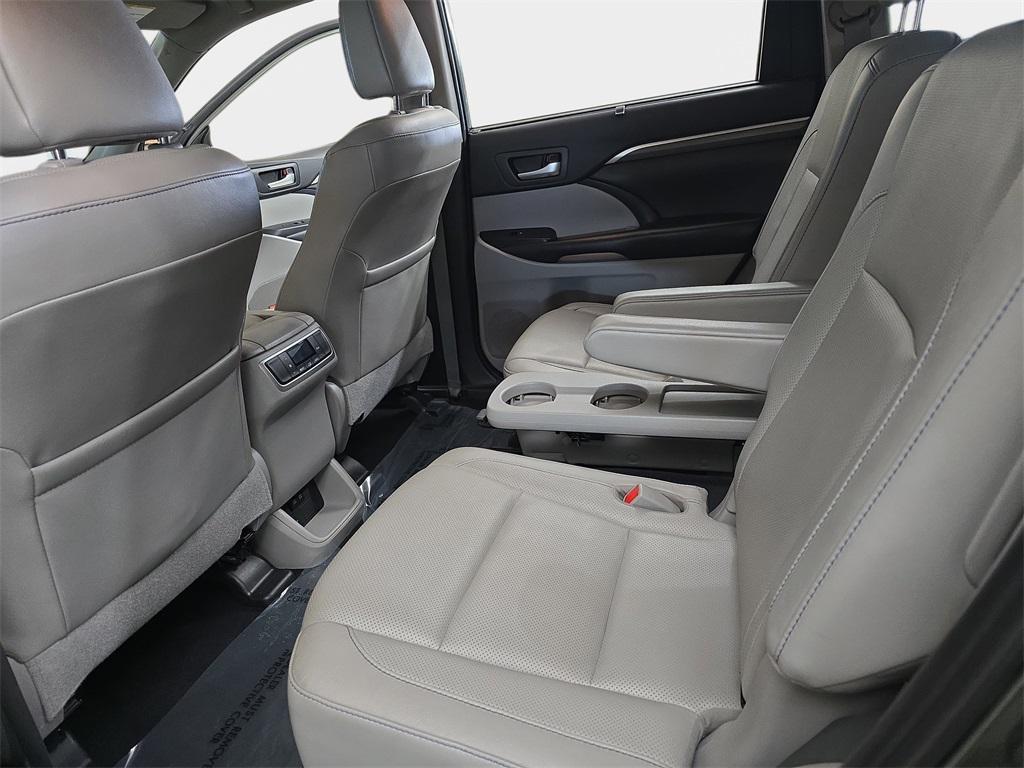 used 2019 Toyota Highlander Hybrid car, priced at $28,600