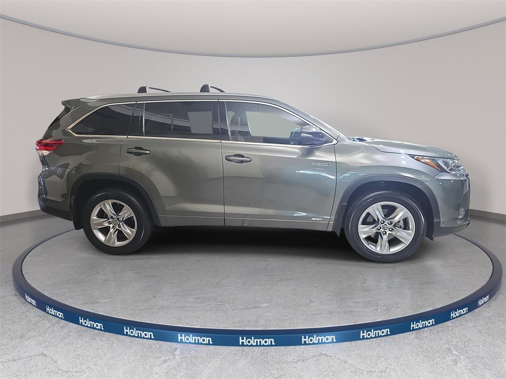 used 2019 Toyota Highlander Hybrid car, priced at $28,600
