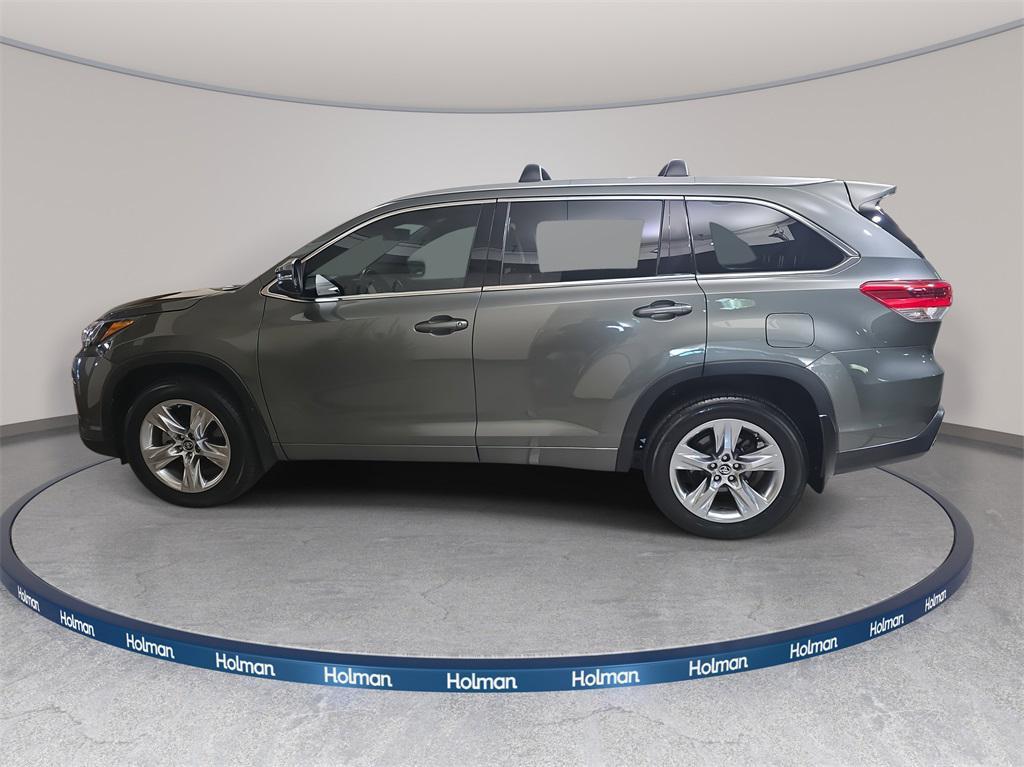 used 2019 Toyota Highlander Hybrid car, priced at $28,600