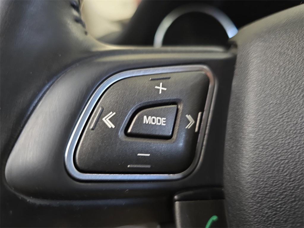 used 2015 Land Rover Range Rover Evoque car, priced at $11,300
