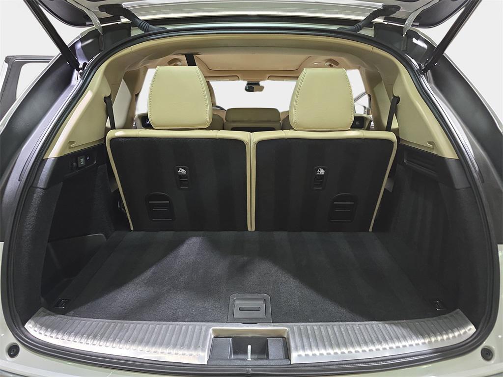 used 2022 Acura MDX car, priced at $40,298