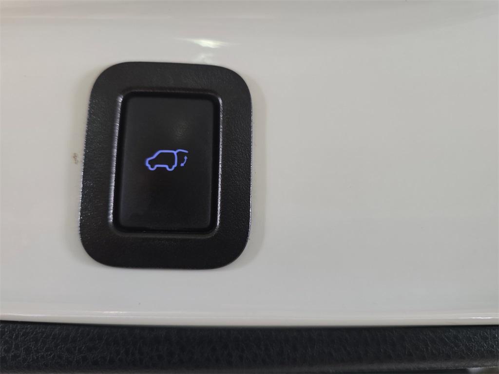 used 2019 Toyota Highlander car, priced at $24,250