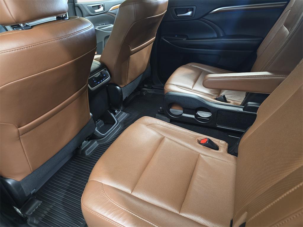 used 2019 Toyota Highlander car, priced at $24,250