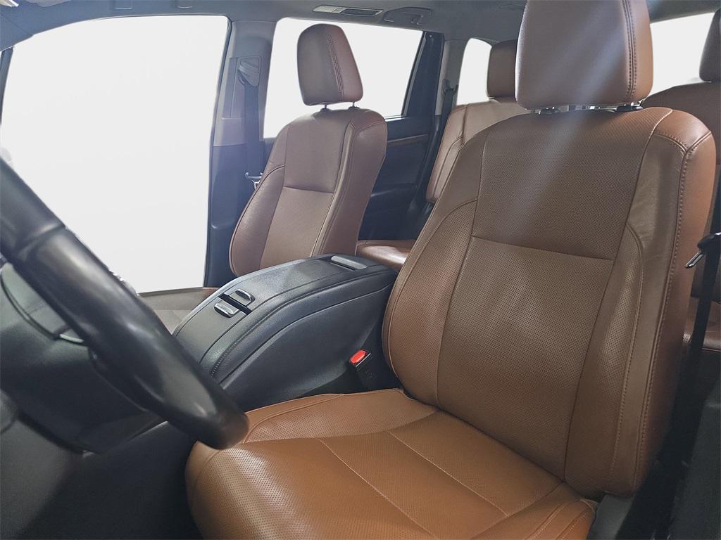 used 2019 Toyota Highlander car, priced at $24,250