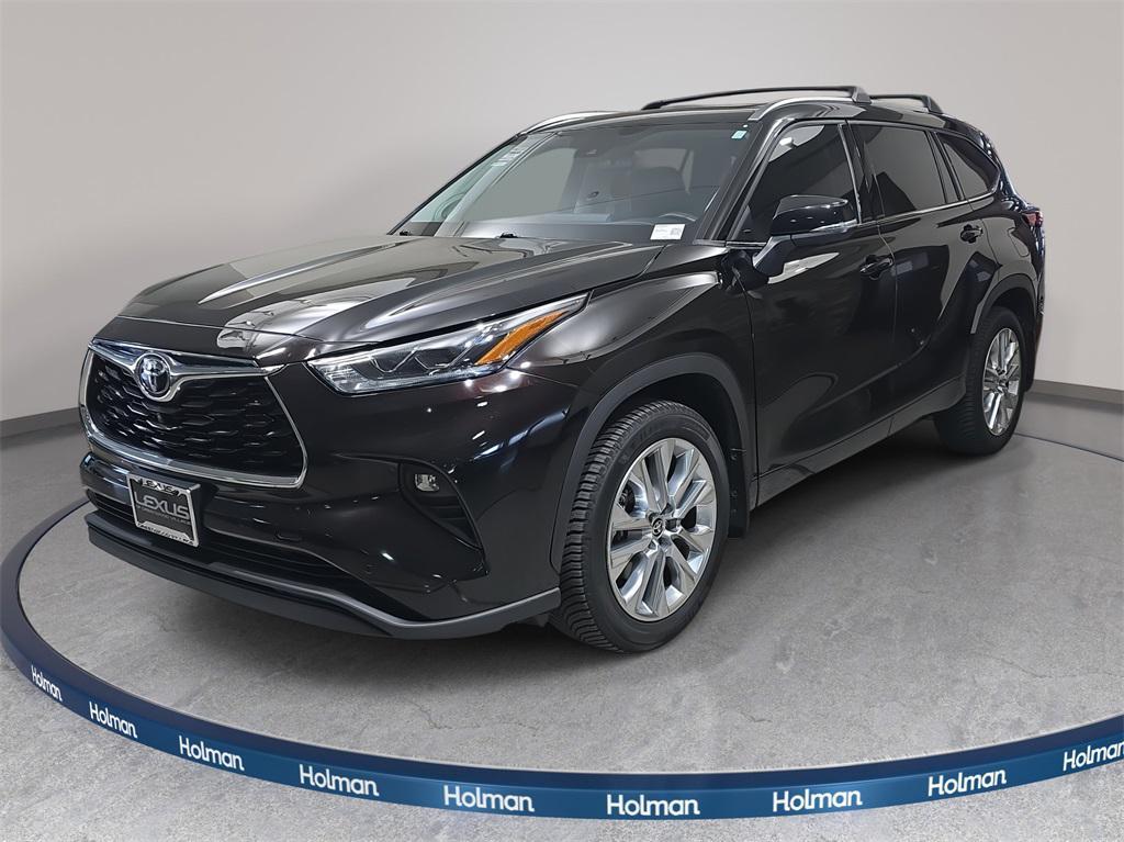 used 2022 Toyota Highlander car, priced at $37,300
