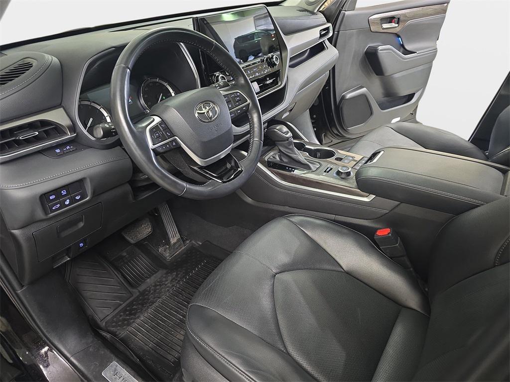 used 2022 Toyota Highlander car, priced at $37,300