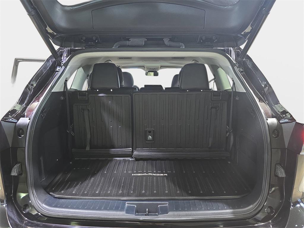 used 2022 Toyota Highlander car, priced at $37,300