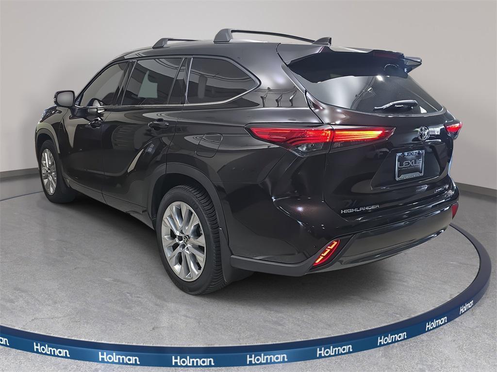 used 2022 Toyota Highlander car, priced at $37,300
