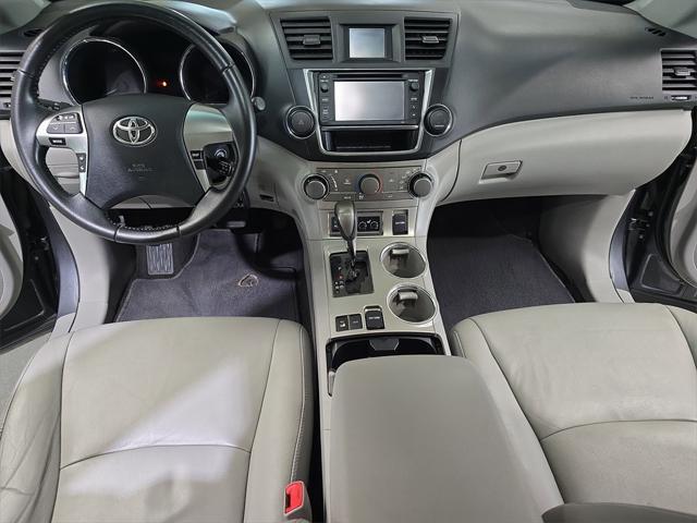 used 2013 Toyota Highlander car, priced at $12,295