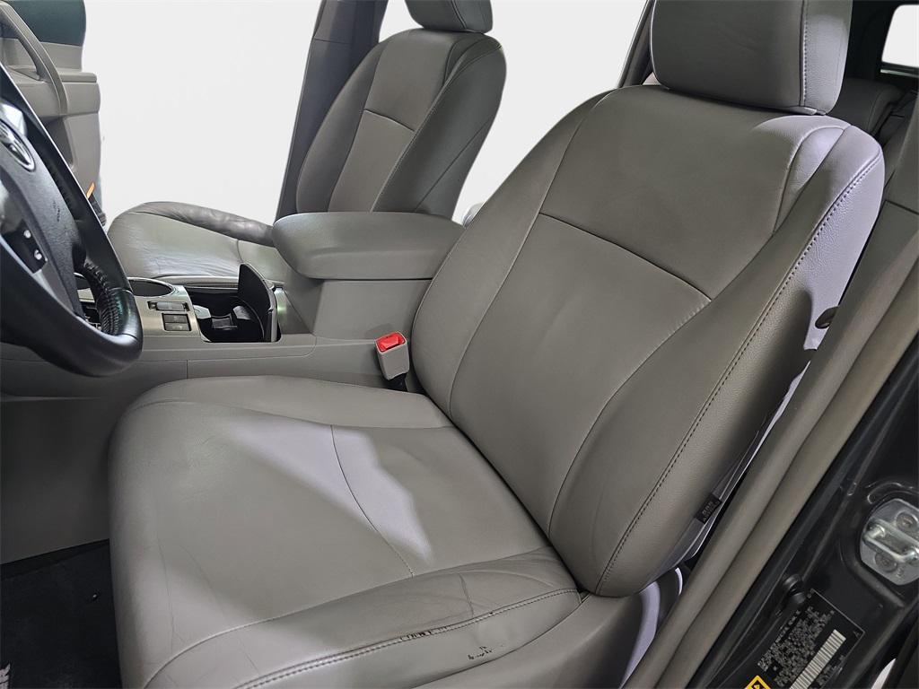 used 2013 Toyota Highlander car, priced at $10,295