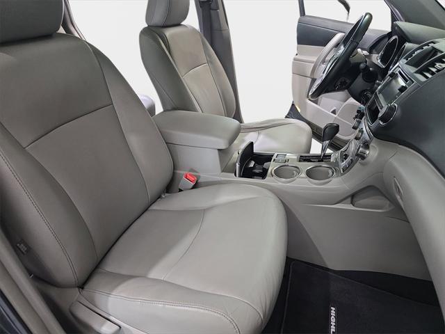 used 2013 Toyota Highlander car, priced at $12,295