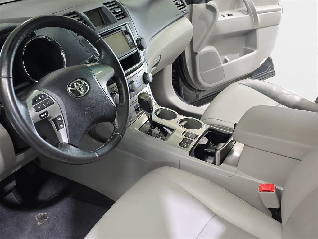 used 2013 Toyota Highlander car, priced at $10,295