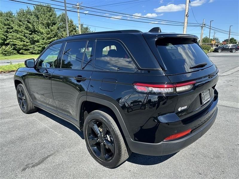 used 2023 Jeep Grand Cherokee car, priced at $30,900