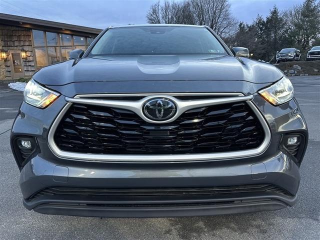 used 2020 Toyota Highlander car, priced at $27,900