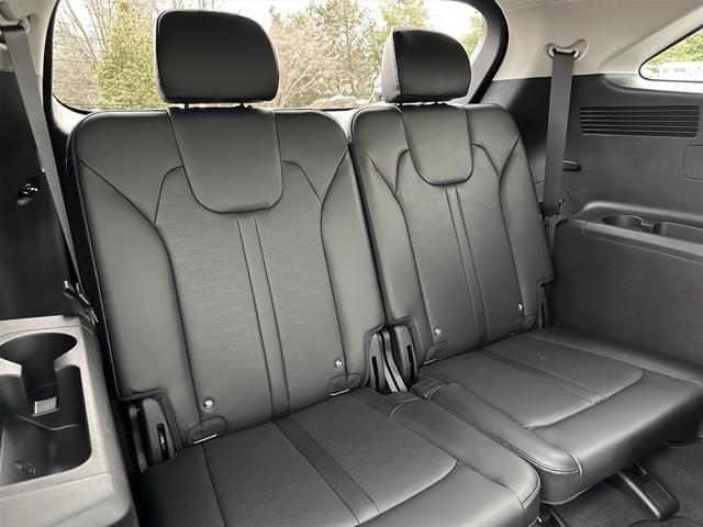 used 2024 Kia Sorento car, priced at $38,900