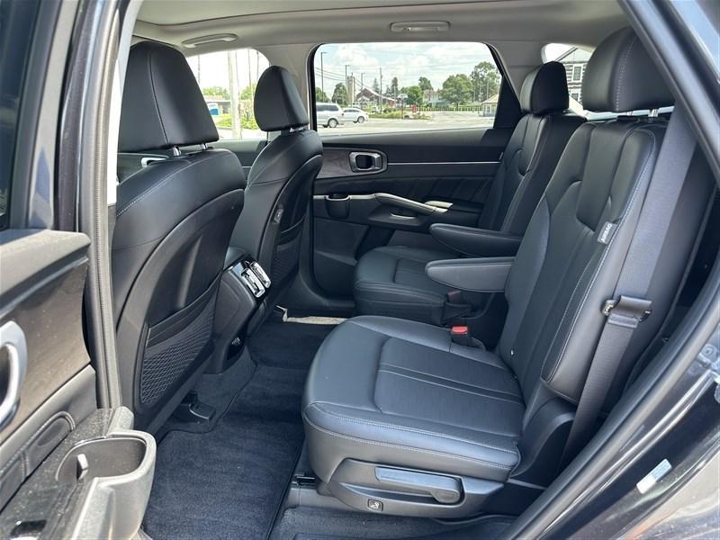 used 2024 Kia Sorento car, priced at $37,400
