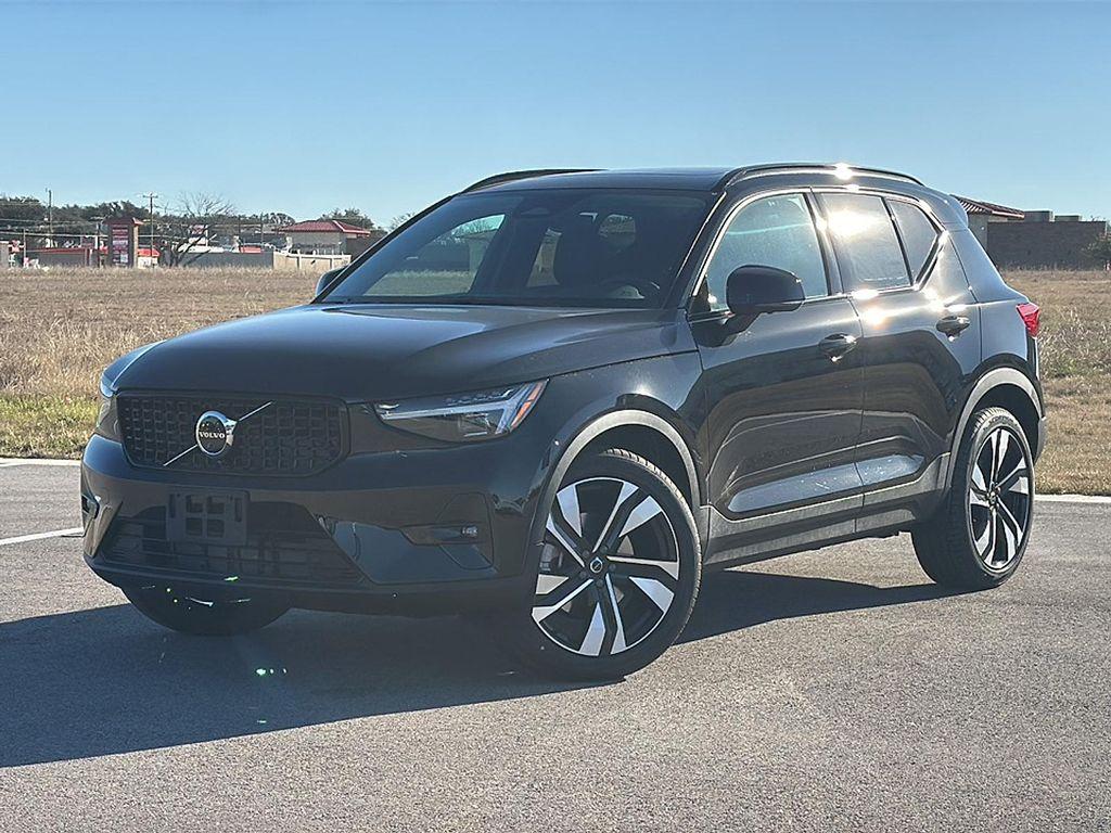 new 2025 Volvo XC40 car, priced at $44,595
