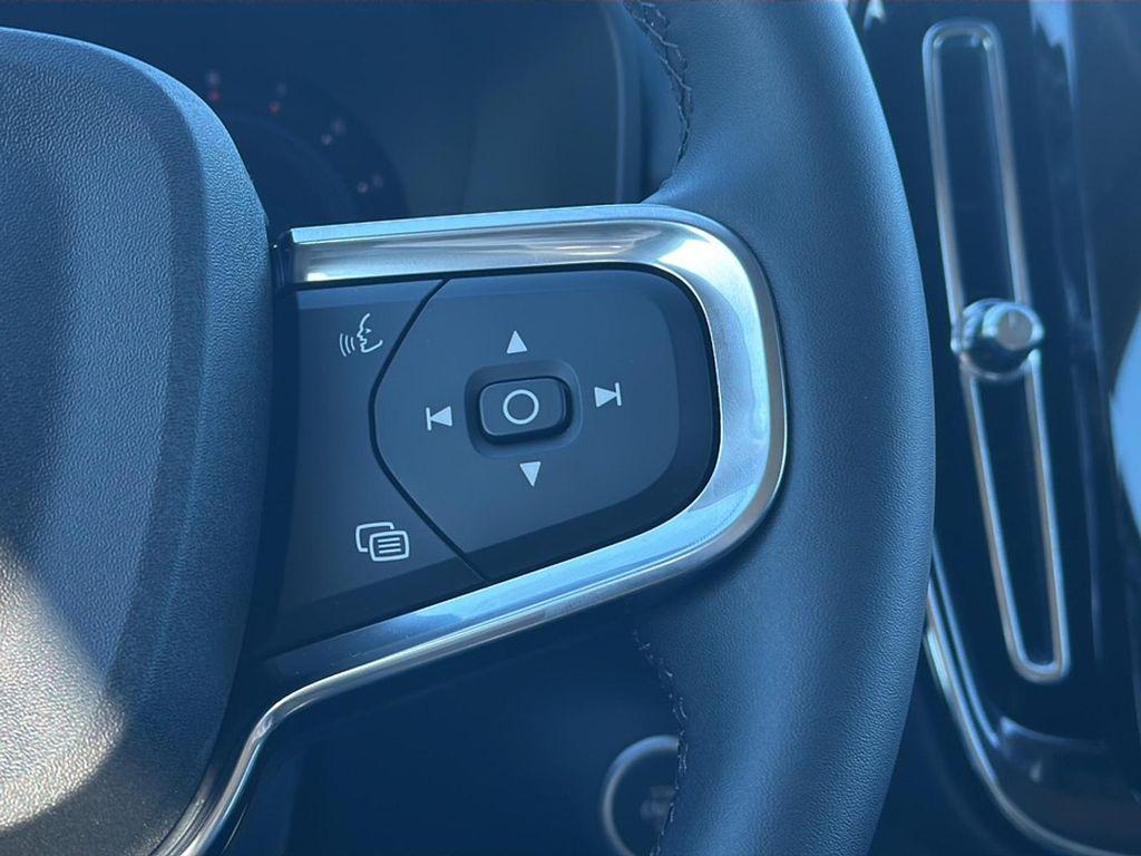 new 2025 Volvo XC40 car, priced at $44,595