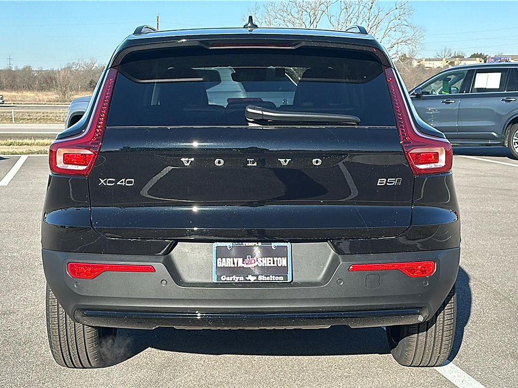 new 2025 Volvo XC40 car, priced at $44,595