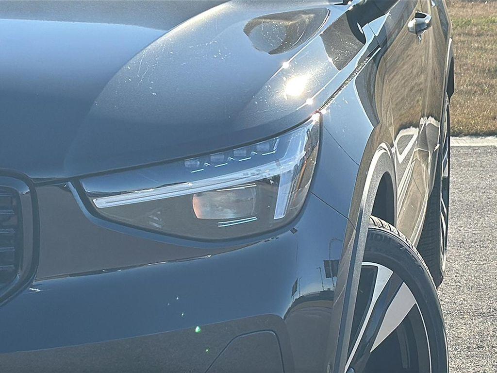 new 2025 Volvo XC40 car, priced at $44,595