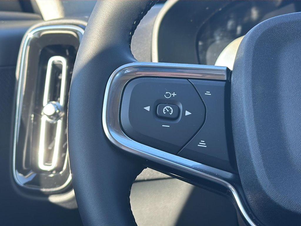 new 2025 Volvo XC40 car, priced at $44,595