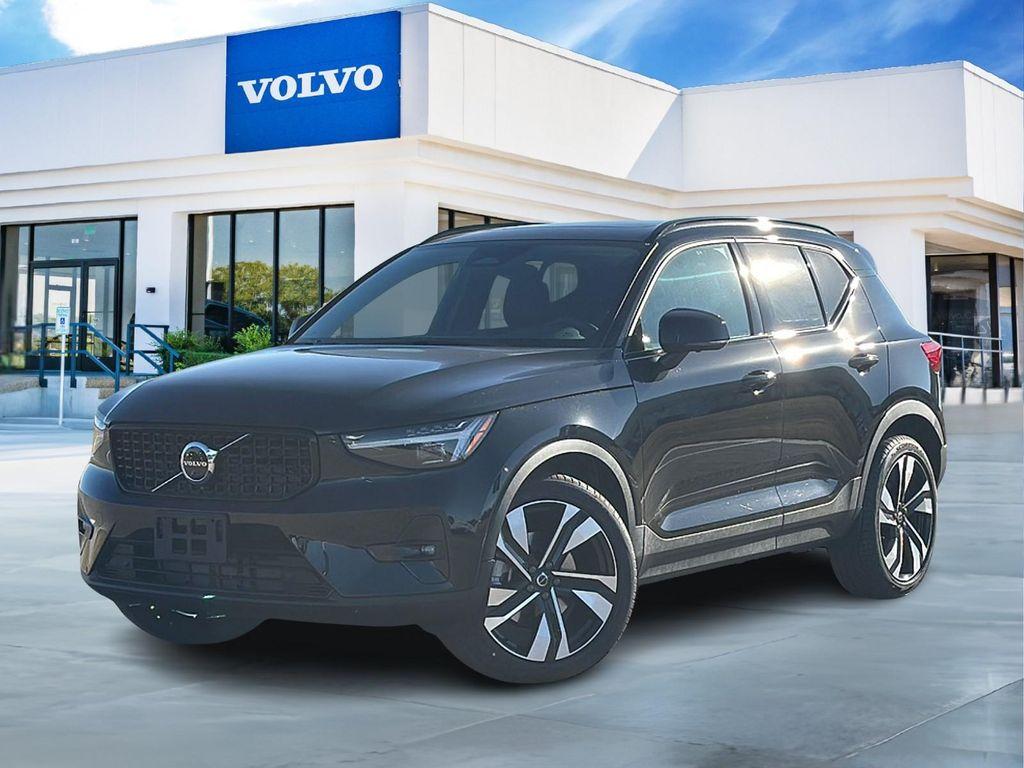 new 2025 Volvo XC40 car, priced at $45,095