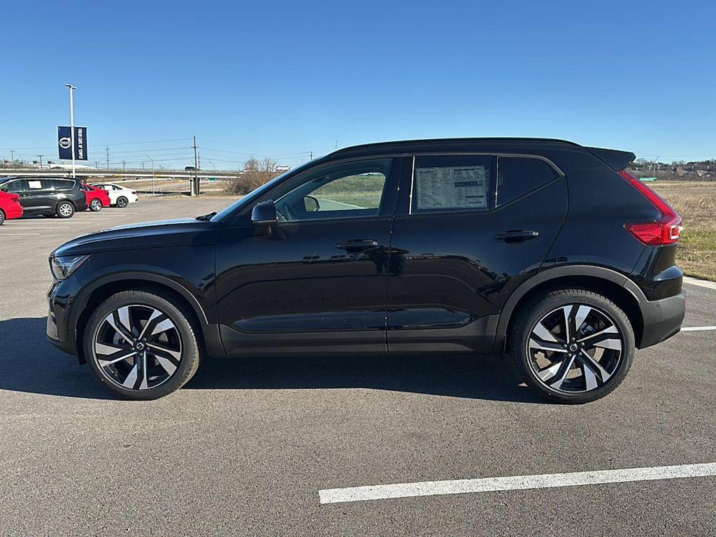 new 2025 Volvo XC40 car, priced at $44,595