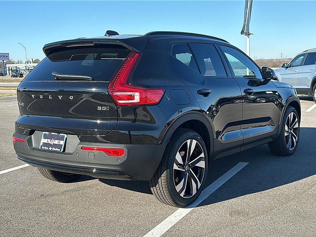 new 2025 Volvo XC40 car, priced at $44,595