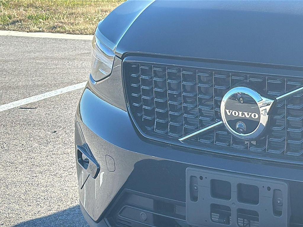 new 2025 Volvo XC40 car, priced at $44,595
