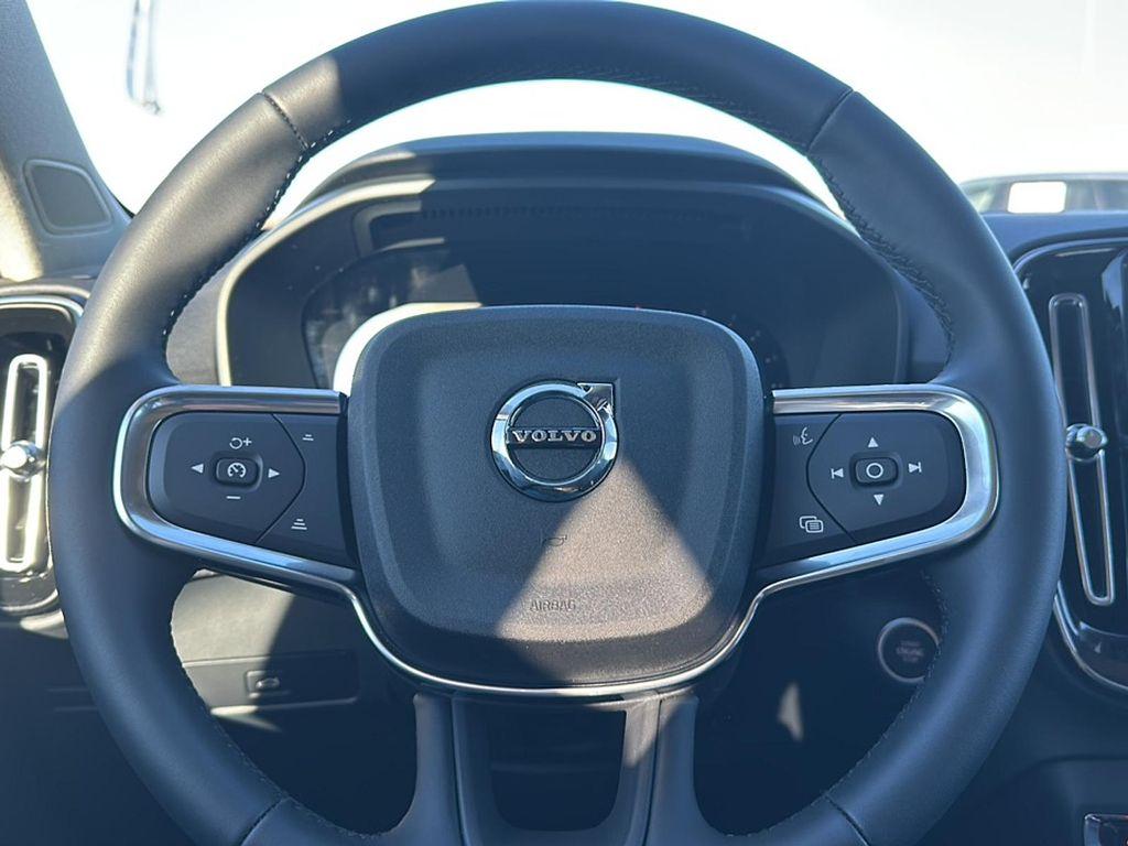 new 2025 Volvo XC40 car, priced at $44,595