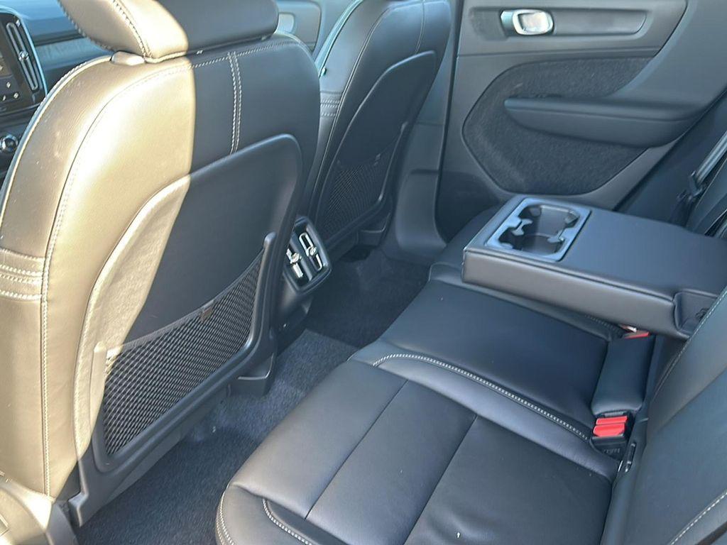 new 2025 Volvo XC40 car, priced at $44,595