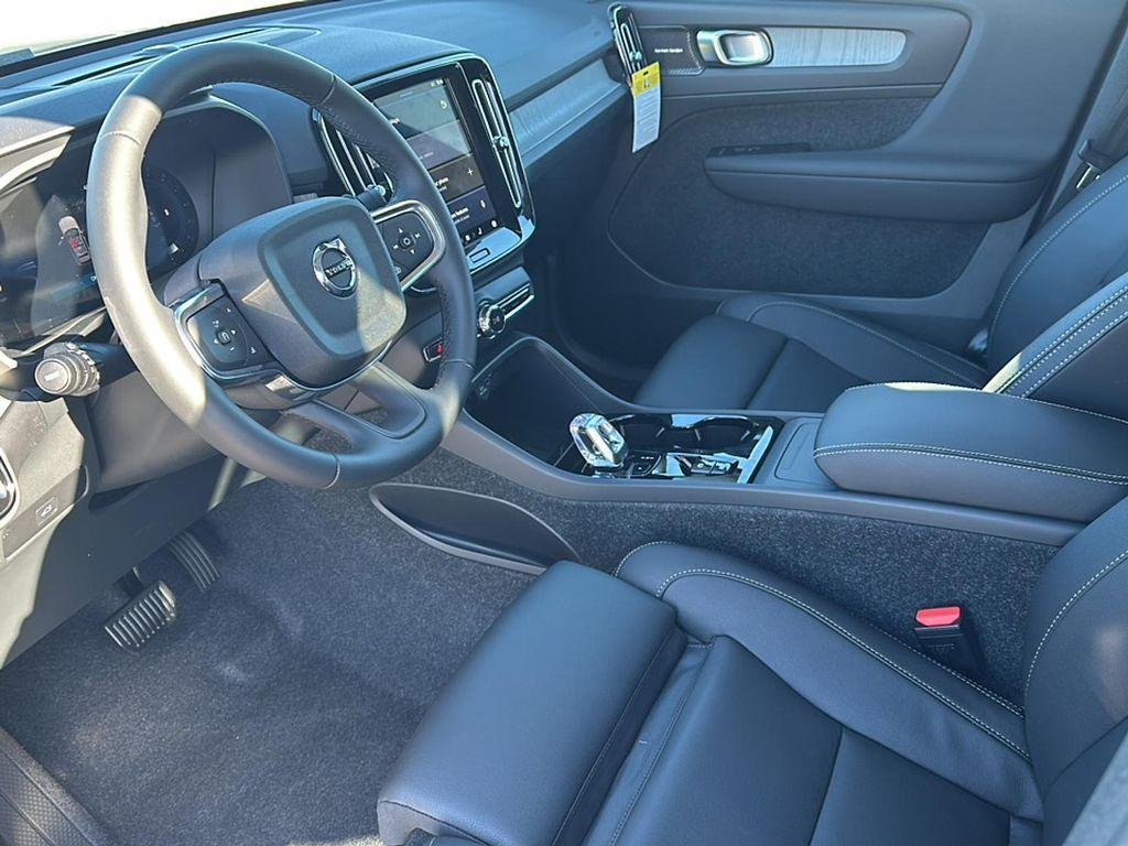 new 2025 Volvo XC40 car, priced at $44,595