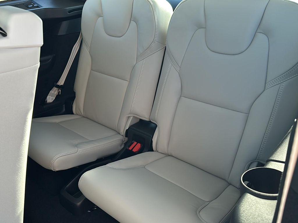 new 2025 Volvo XC90 car, priced at $68,375
