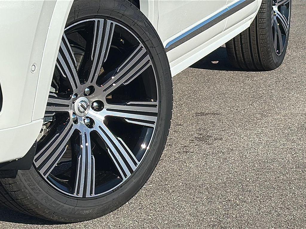 new 2025 Volvo XC90 car, priced at $68,375