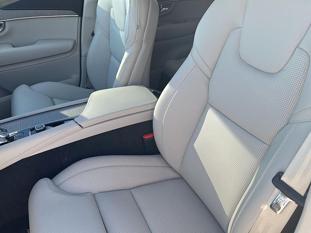 new 2025 Volvo XC90 car, priced at $68,375